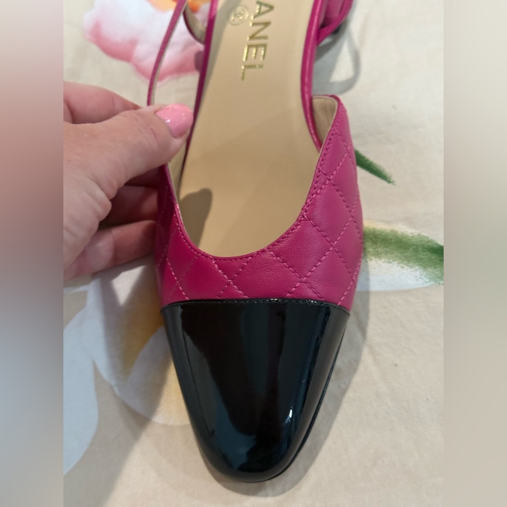 New CHANEL Fuchsia and Black Quilted Slingback Lambskin Flats 37/7 - Picture 12 of 16